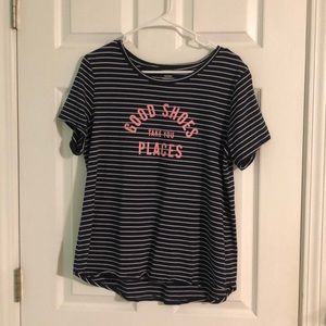 Old navy women’s everywhere graphic tee